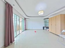 宽敞四室两厅,舒适生活空间,近公园与地铁,理想家庭选择。