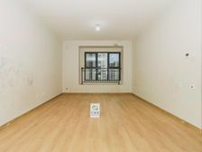 金海云城芯云园 电梯房 小三房 次新房 中间好楼层 满五