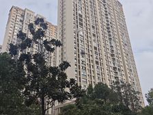 万达华府顶层精装四房 南向满二139平仅119万