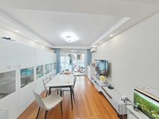 凤凰楼层,1梯三户采光刺眼,高区风景不要太好