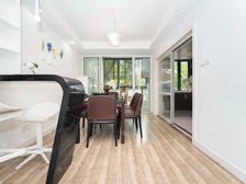 新上!精装修拎包入住!电梯南北通三房!中心位置!采光视野佳!