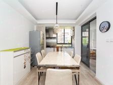 万科五期中心位置!已改三房两卫!精装修拎包入住!采光视野佳!