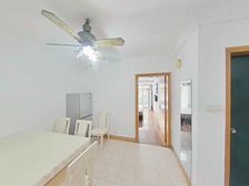 新上车,房东急售 一楼带花园, 必看 价格可议 看房方便