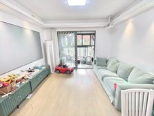 地铁口次新房,精装修家电全送,拎包入住,看中可谈!