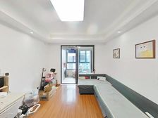 满五 高楼层采光充足 出行方便 次新房 南北通透 双卫格局