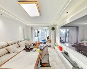 宜兰园三区 南北通透精装修两居 中层 户型方正 小区内楼龄新