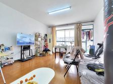 此房一手动迁过来的,户型通透 基本上毛坯状态