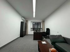 实用面积230平!百平大花园加80平地下室!地下车位!急!