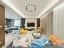 新上 下叠边套大花园 豪华装修拎包入住 小区中间位置