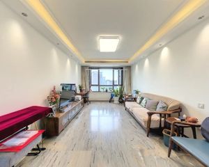 风景蓝水岸 3室2厅2卫 精装修 235万元
