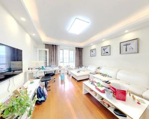 风景蓝水岸 340万 4室2厅2卫 精装修