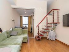 业主换房诚售,高区采光视野,经典阁楼,价空间大,精装可看!