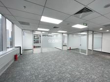 青年大街 甲级写字间 嘉里中心定制装修300平 正对电梯口