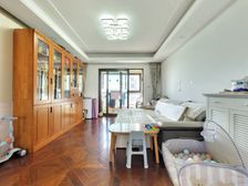 三房两卫户型,开发商精装交付,人车分流 临河景观房 视野佳好