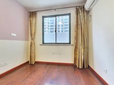 地理位置佳,绿化环境优越整洁,居民素质高,物业管理完善,适宜