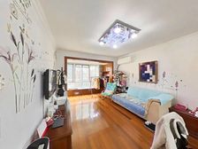 新上一楼带花园,价可谈,位置安静,南北通