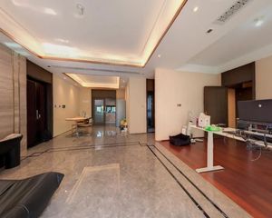 新希望锦官府4室0厅东南南