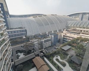 急售环球中心东区 大阳台地铁口 精装空房产权干净空置可自用