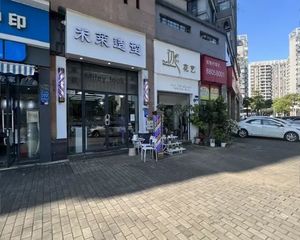 南城旁临街52平 出入口位 仅售95W