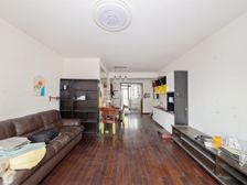 英伦新出大三房 精装有电梯 自住保养好 满五 看房方便采光