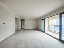 华润置地澜山望 4室2厅2卫 毛坯 102万元