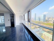 呈贡中心(横厅大四房)全新装修一万一平未入住过l三面采光