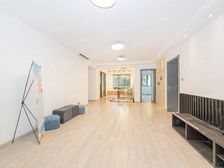 送大露台,南北通三房,全明户型,精装修拎包入住,有产权车位