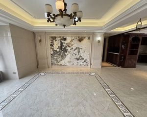 房东急售,唐程御品豪装100多个,豪装大四房,送储藏室。.