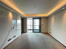 中间楼层采光好 精装可拎包入住 带电梯 南向采光好 临地铁