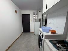 边套一房一厅,厨卫朝外面,看房随时有钥匙。