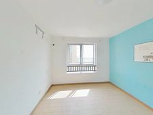 总高16楼的8楼有电梯 有一个车位!