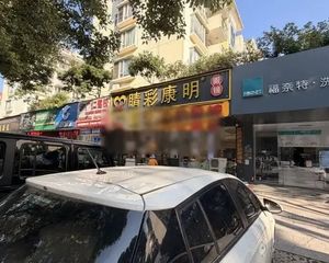 东泰临街铺80平 面宽5米 月7000元