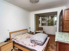 南北通透板式房,一梯两户,采光全明,房龄较新,红旗旁边