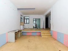 来来来,5房朝南 西边套200平大院子 小区中心位置