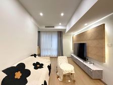 花园小区,小洋房,80 精装修,一梯两户, ,送车位!