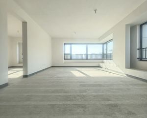 龙湖天街西侧 品质次新洋房 转角大飘窗 采光视野双佳!