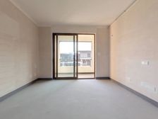 在寂静中品味,在喧闹中生活,此房深情并茂!品质小区