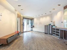 电梯房,大开间,交通便利,小区中心位置,居家装修