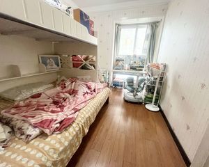 兴安路 长兴国际广场 精美装修 三室 诚心出售