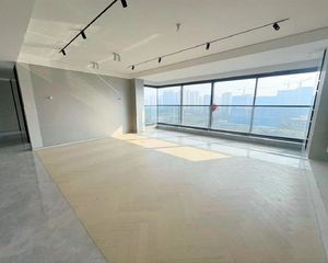 西派善成!教科院东区书报! 精装未住过!一梯一户!南北通透!