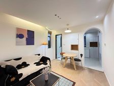 高德显示 佰M到民生路双轨!全新精装!带固定车位!