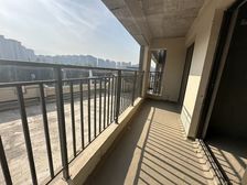 高新5路 吾悦华府小三室,房本满二,采光充足,业主急售,