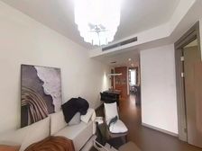 900内买静安天悦的三房,出门是马戏城地铁站,周边仅有。