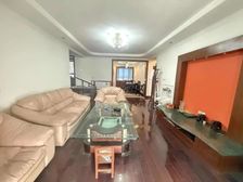 品质小区,地铁口,一楼带30院子,飞机大三房,看房方便