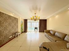 独立车库大阁楼 上叠别墅 大阳台