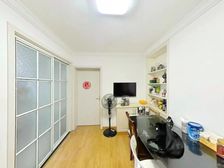 精装修带你电梯板式户型2房全名格局。拎包入住近1号线地铁