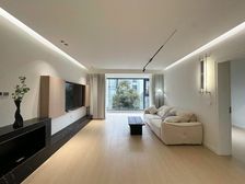 装修好 临地铁 低密度社区 南北通透 出行方便 刚需小三居