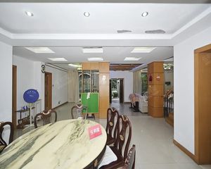 满五唯一红本在手南北通带70平米小院子