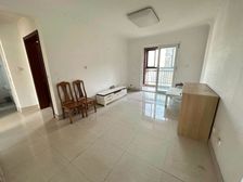 绿地逸湾83平两房两厅一卫,好楼层视野广,房东诚心出售好谈价