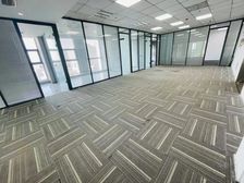 是图书馆地铁口 正对电梯 300平精装带隔断 超低价出租